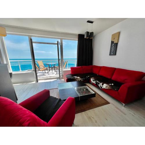 Modern Beachfront Apartment with Pool