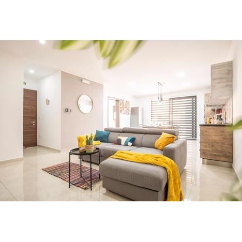 Modern, Bright & Spacious Apartment near the sea