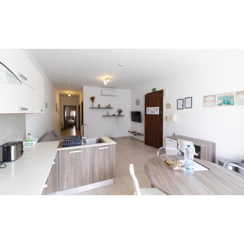 Modern & Central 2 bedroom & 2 bathrooms apartment