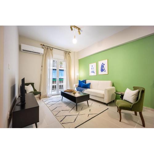 Modern Central Apartment with Balcony - Near Metro