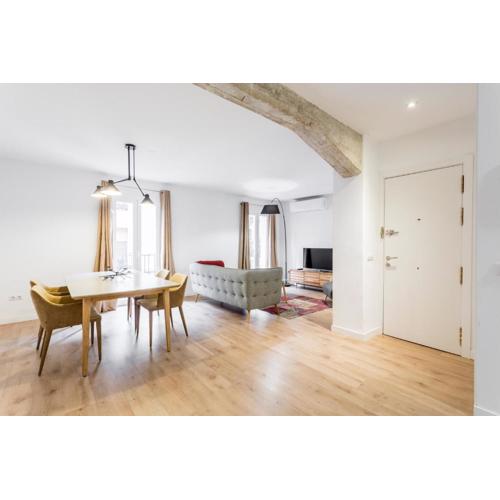 Modern & Chic 2BR/2BA apartment in trendy Chueca