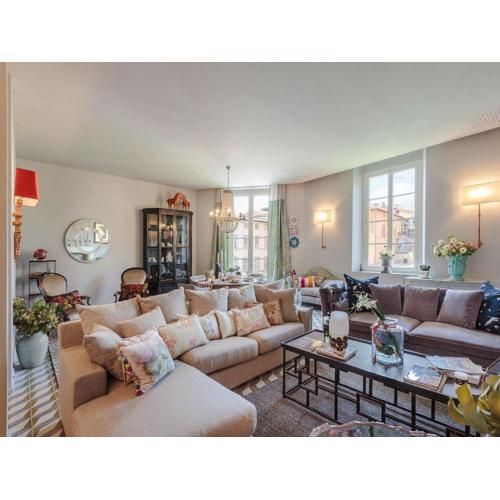 Modern comfort with terrace inside Lucca