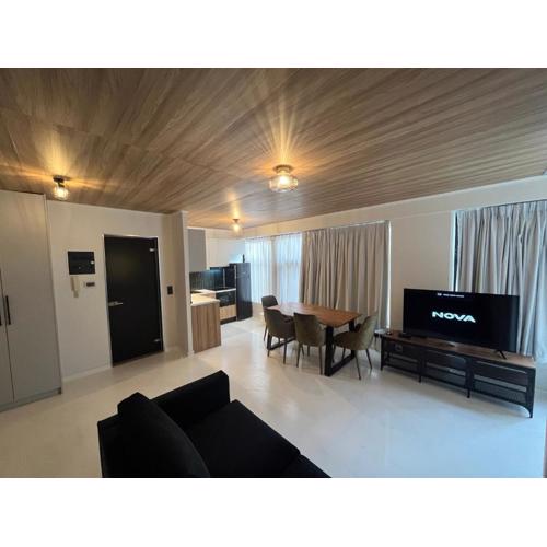 Modern Downtown apartment + FREE parking