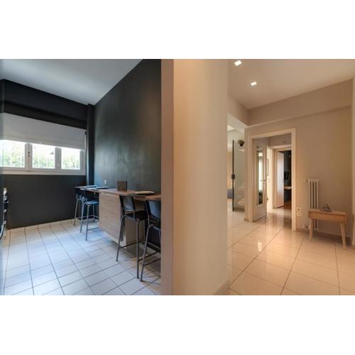 Modern Faliro Flat