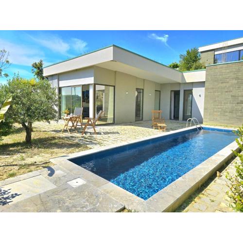 Modern holiday home with sea views