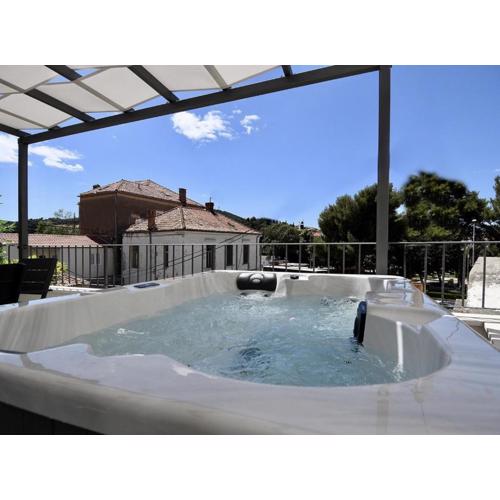 Modern Jacuzzi Apartment Mickey