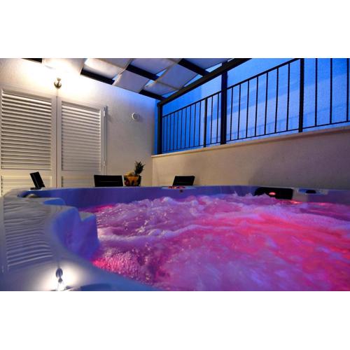 Modern Jacuzzi Apartment Minnie