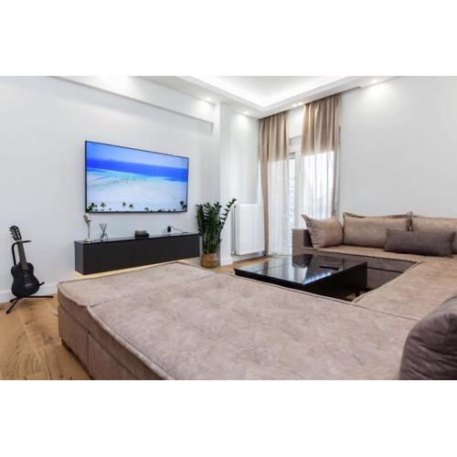 Modern Luxury 2 Bd Apt in Kallithea