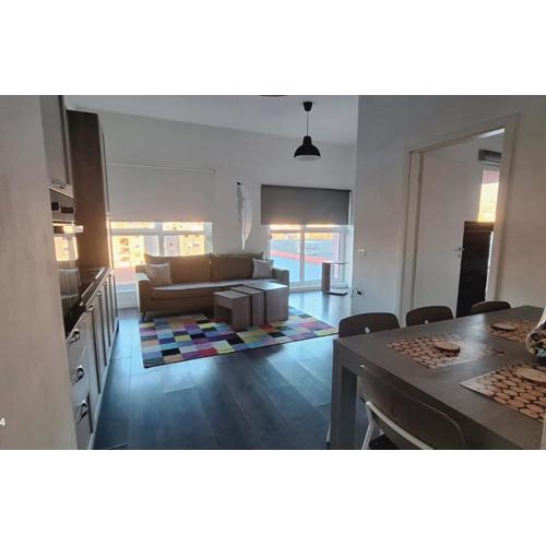 Modern Mountain View P&E Tirana Apartment Netflix included