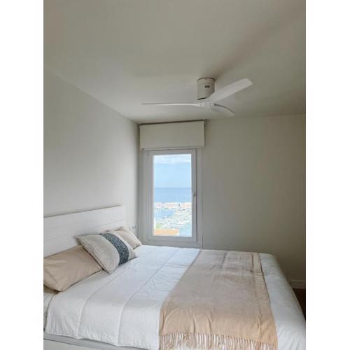 Modern new apartment, sea view and private parking