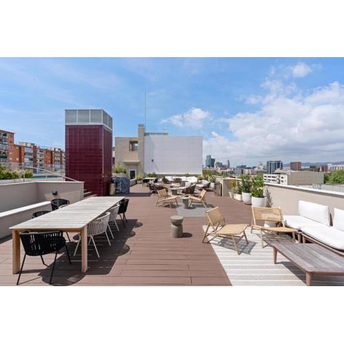 Modern Oasis 1br With Rooftop Pools & Parking