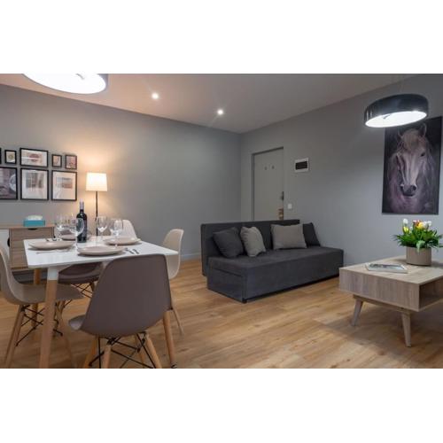 Modern, quite 1-BDR Apt 5 min walk to Acropolis