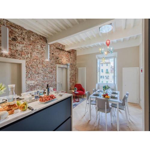 Modern Retreat in Lucca s Roman Heart