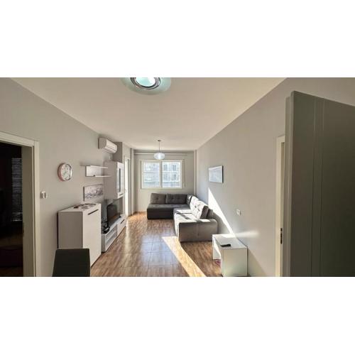 Modern Seaview Apartment in Central Shëngjin