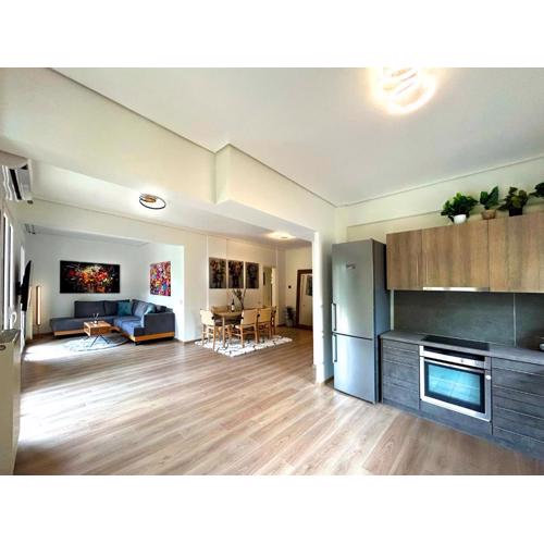 Modern Secluded Living in Athens - Minutes from Metro