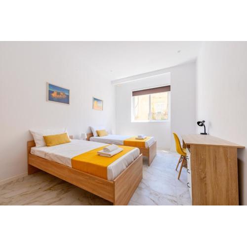 Modern Sliema Flat, Walk to Shops & Bus - Sleeps 3