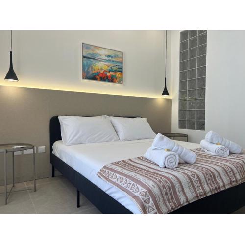 Modern Sliema Stay - Walk to Shops & Qui-Si-Sana Promenade