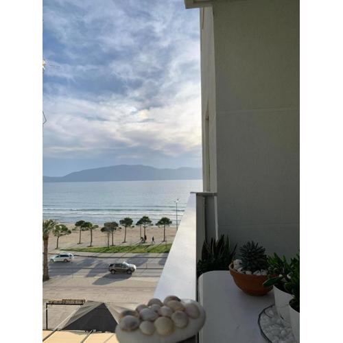 Modern Spacious 1 Bedroom Flat Next to the Beach