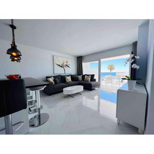 Modern, spacious 3 bedroom apartment with sea view