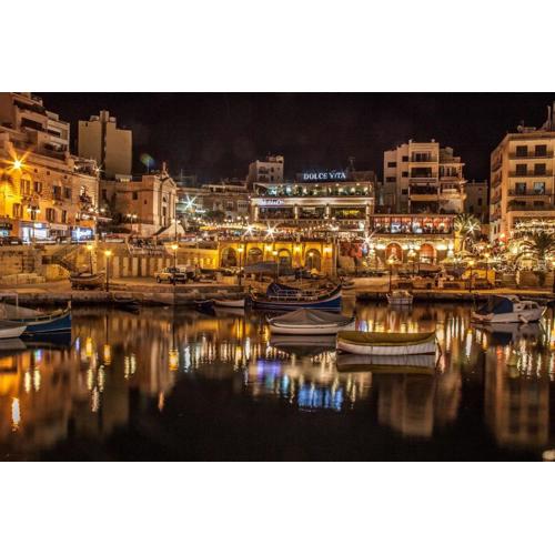 Modern Stay with Large Balcony in Spinola