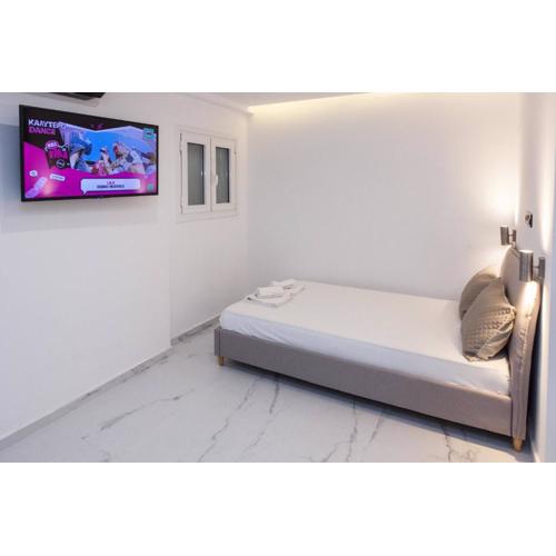 Modern Studio by ASOE with Relaxing Bathtub
