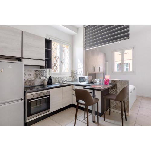 Modern studio in Borgo Panigale by Wonderful Italy
