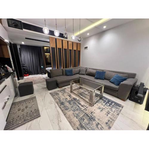 Modern studio in courtyard Beverly Hills