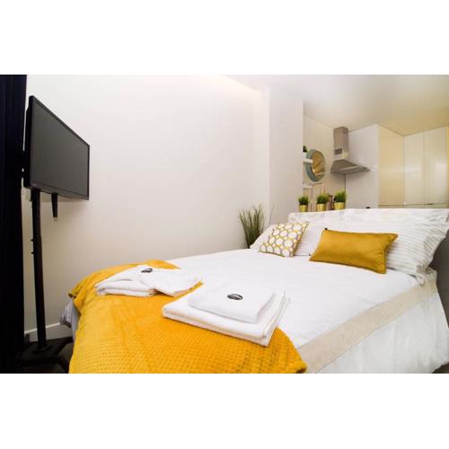 Modern Studio in Embajadores Street by Batuecas