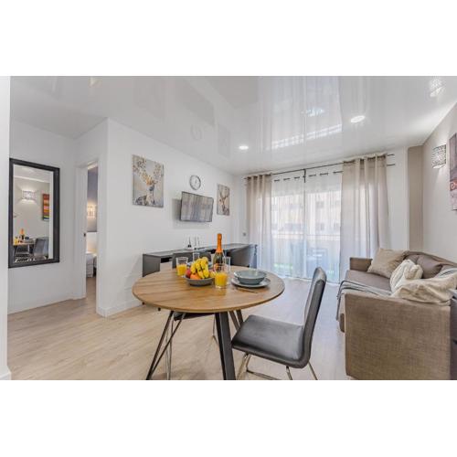 Modern sunny apartment 100m from the beach
