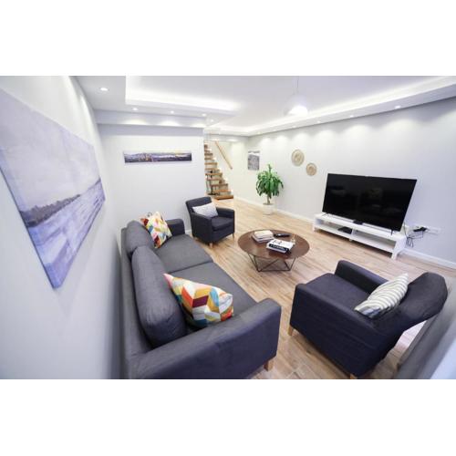 Modern Super Chic Duplex with a Terrace at the heart of city!