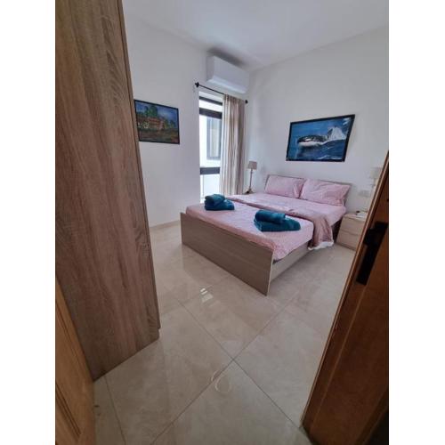 Modern Three Bedroom Apartment in Center Bugibba