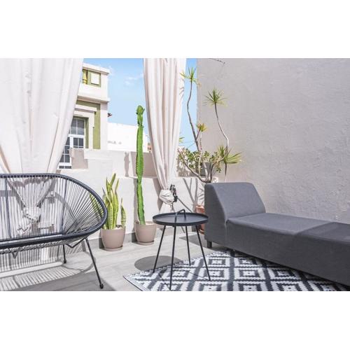 Modern Town House near Beach with Sunny Terrace