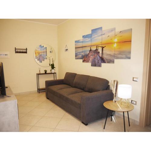 Modern Two-Bedroom Flat, 10 Mins Walk To The Beach