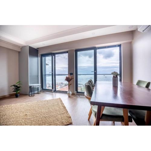 Modern Two-Bedroom Flat with Stunning Bosphorus View