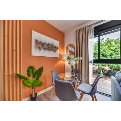 Modern Unit 5 mins walk to Historical