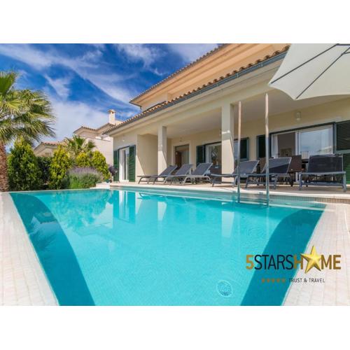Modern villa, 210m from sandy beach