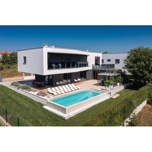 Modern villa Cormoran with pool in Porec