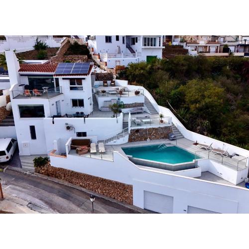 Modern Villa + Infinity Pool. Best views in Nerja!