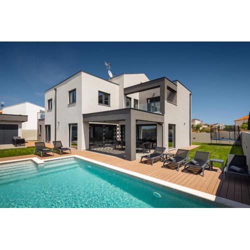 Modern villa Nea with outdoor pool in Pula
