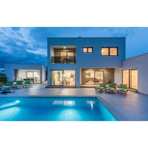 Modern Villa OL&JU for 9 persons in Pula only 1.5 km from the beach with Pool Heating