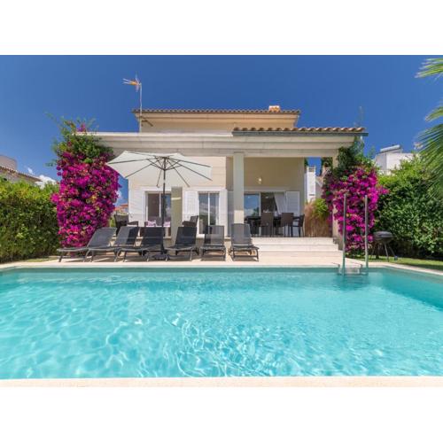 Modern villa with pool in Alcudia