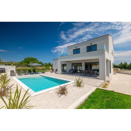 Modern villa with private pool in Pula