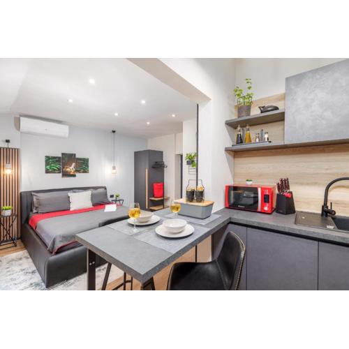 Modern & warm studio near Arena