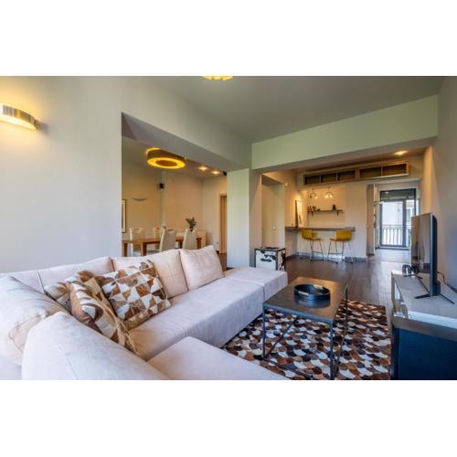 Modern yet Rustic Style City Centre Apt 2BR/2BTH