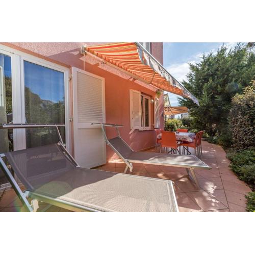 Moderne Ferienwohnung mit Garten, Liegestuhl, WiFi, Klima