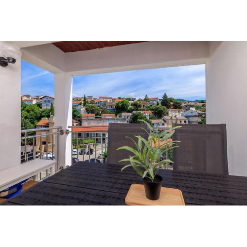 Modernes Apartment nur 150 Meter zum Strand mit Privatparkplatz, Balkon, Wäschetrockner