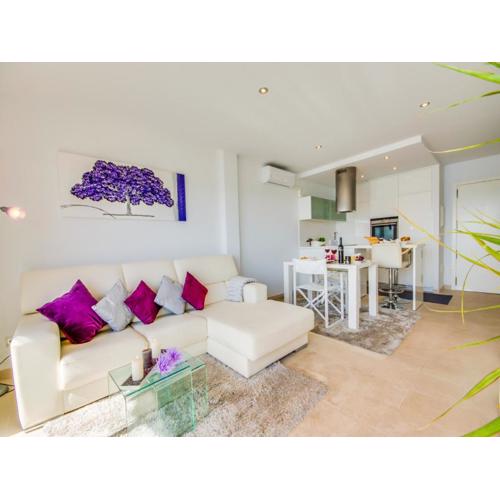 Modernized apartment with sea views