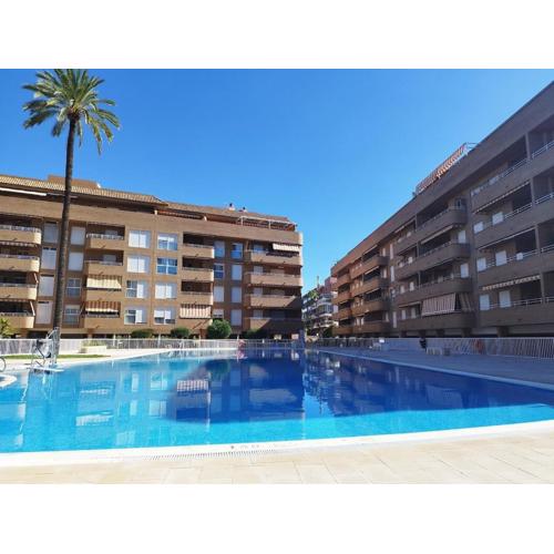 Moderno apartamento centrico con piscina y parking
