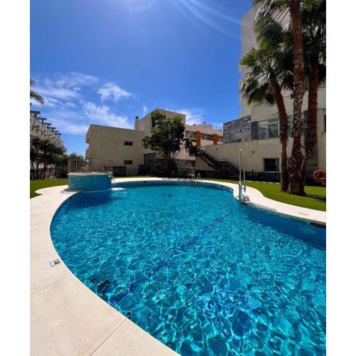 Moderno apartamento con piscinas,gimnasio en mijas