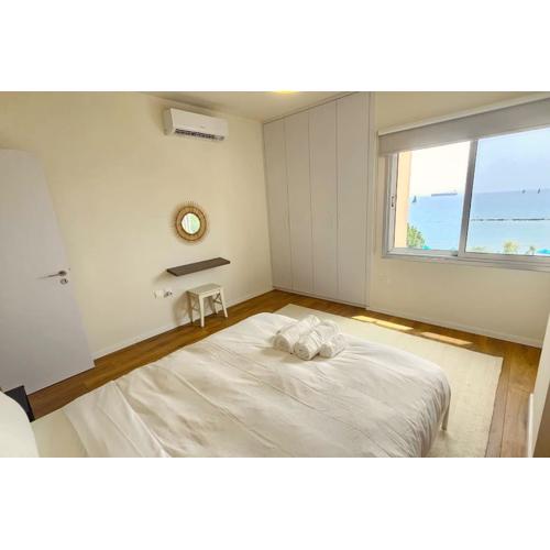 Molos Beachfront City-Centre